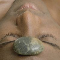 Zeit für Tiefenentspannung: Hot-Stone-Massage und Garshan-Massage