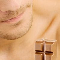 Dunkle Schokolade sättigt eher als helle