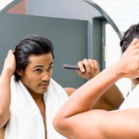 Produkte gegen Haarausfall: Nur bei rezeptpflichtigen Mitteln ist Wirksamkeit belegt
