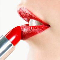 Make-up für Lippen  - wie frau sich die Lippen optimal schminkt (mit Video)